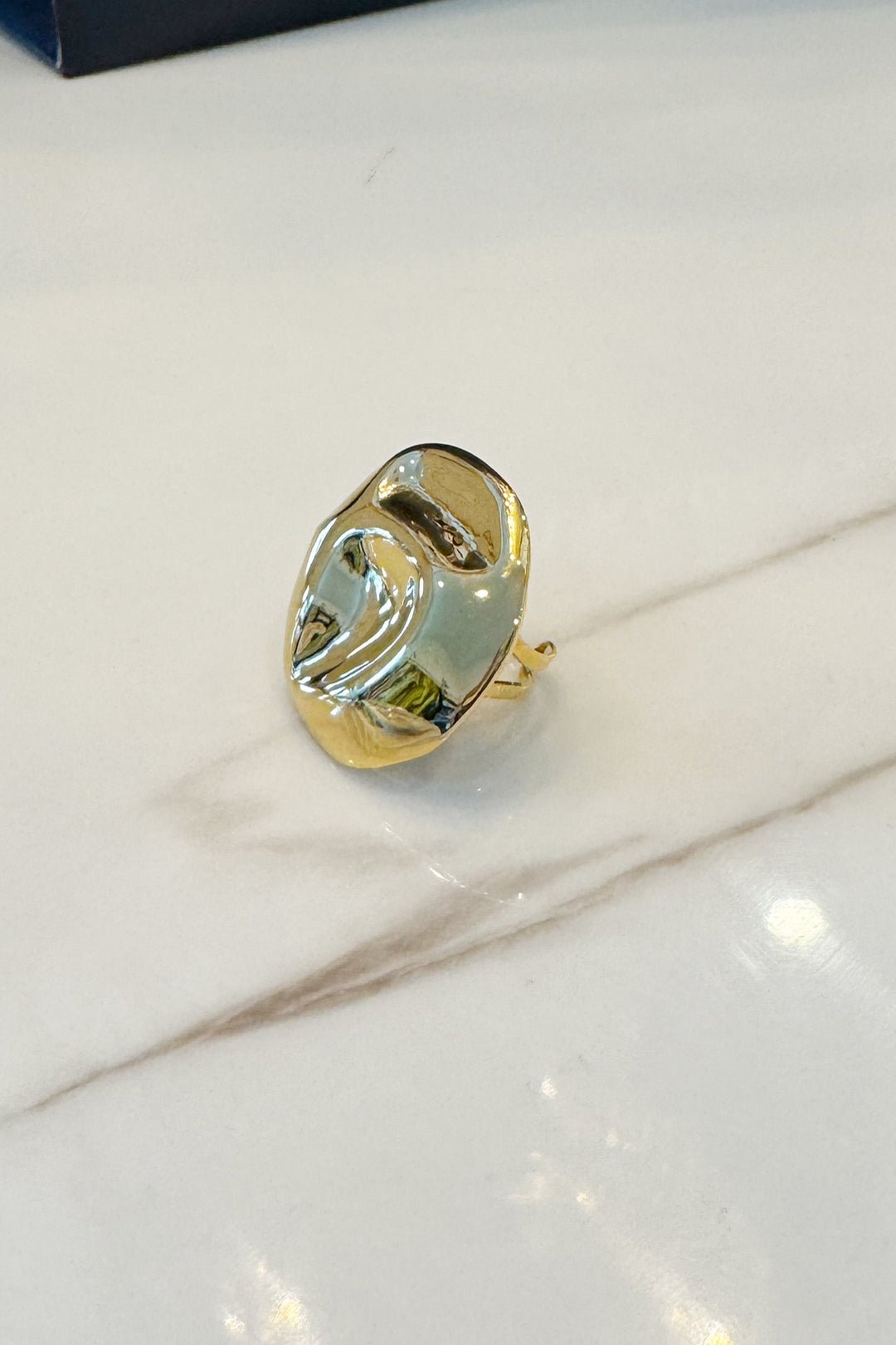Round Abstract Ring