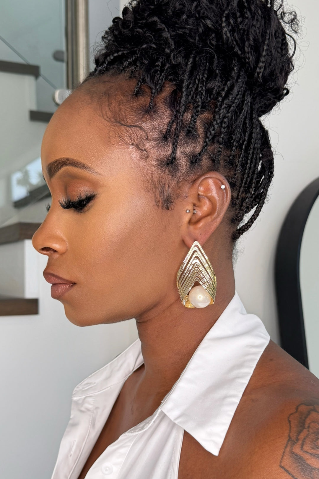 Pearl in the middle earrings Gold