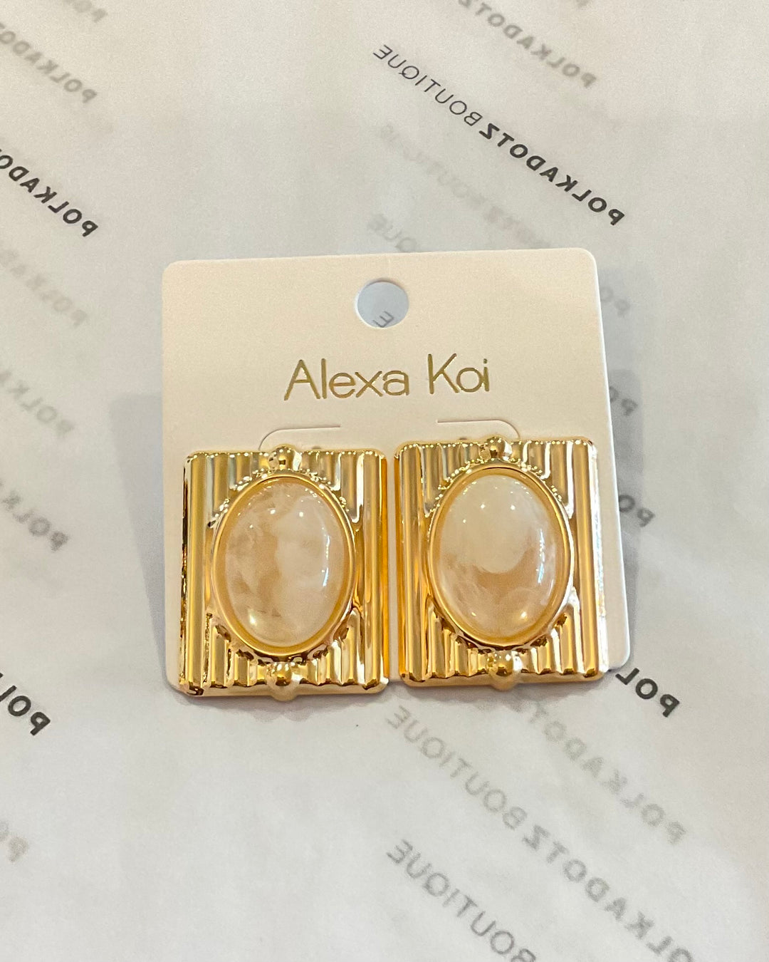 Resin gold square studs