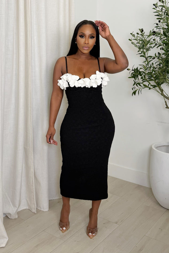 Textured Petal Midi Dress [Black]