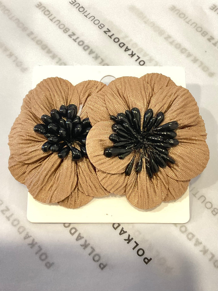 ￼Fabric Flower Statement Stud