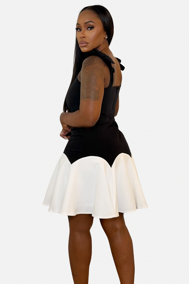 The Monochrome Scallop Mini Dress [Black/White]