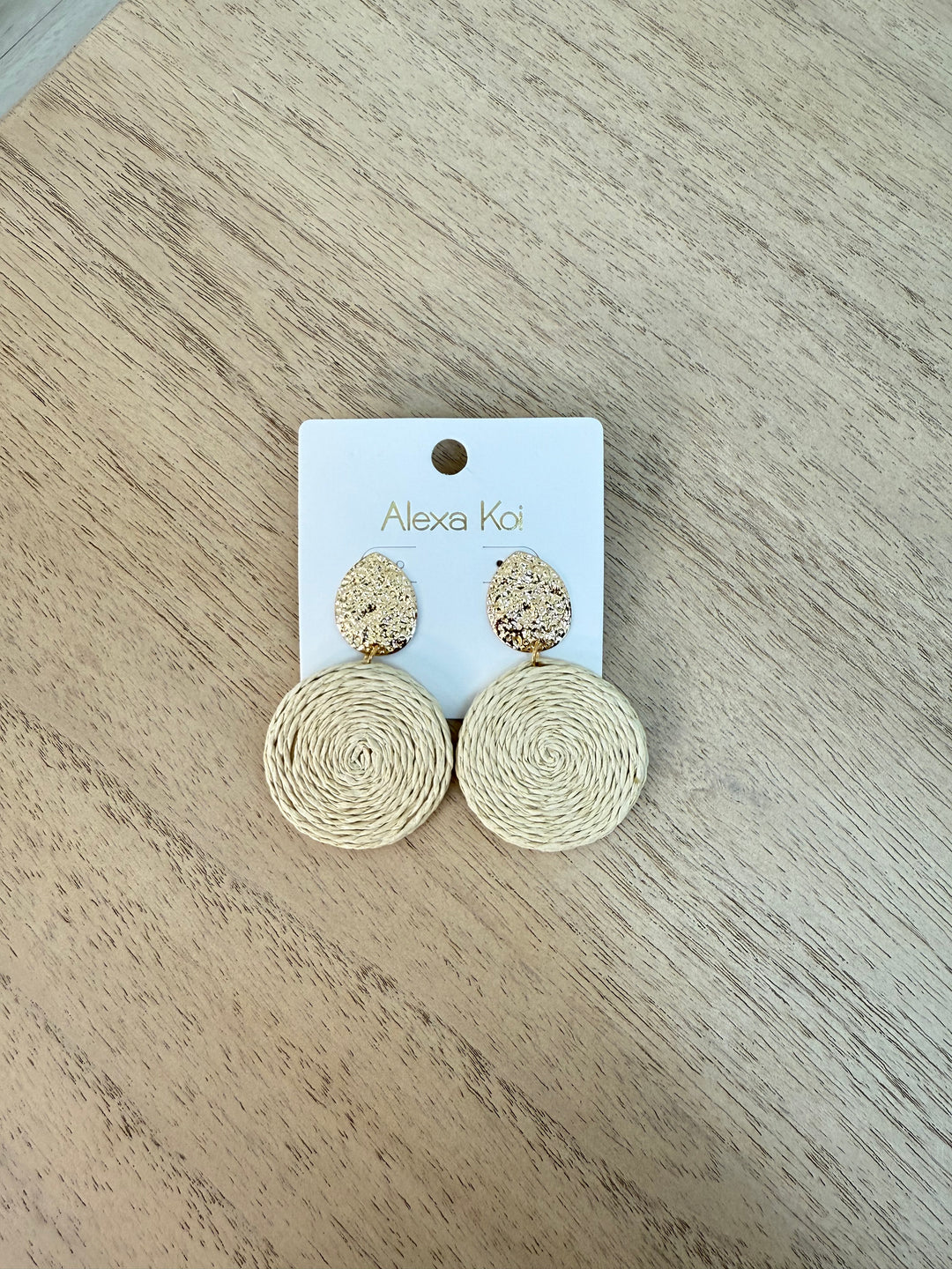 Straw round earrings