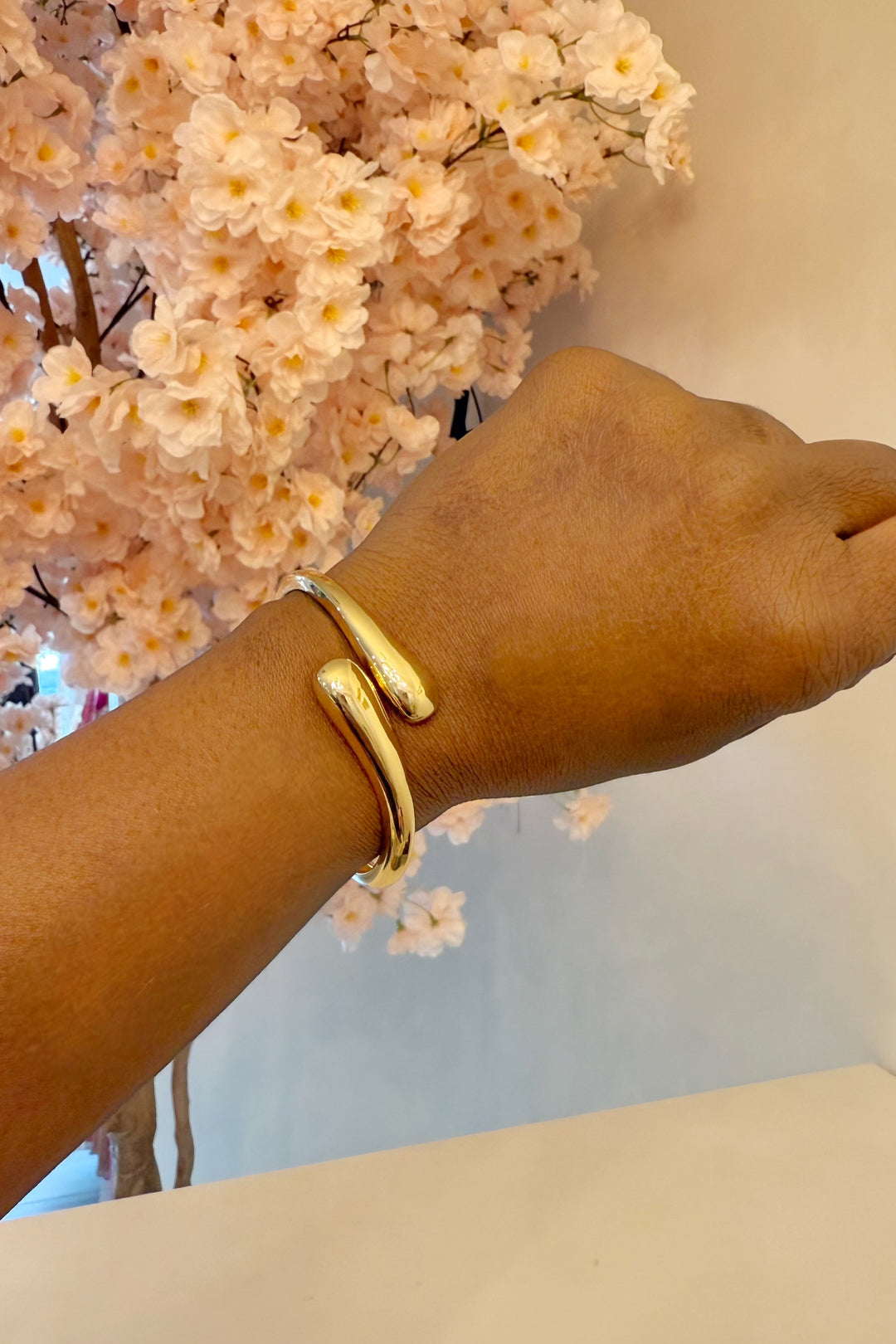 Open clasp bangle