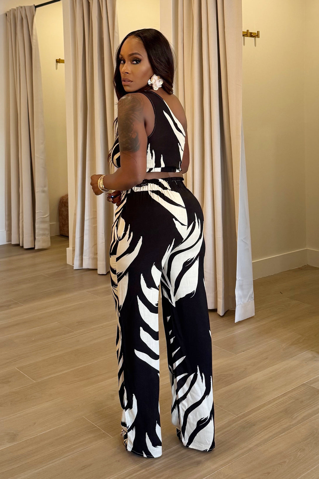 Island Stories One shoulder pant set (Black)