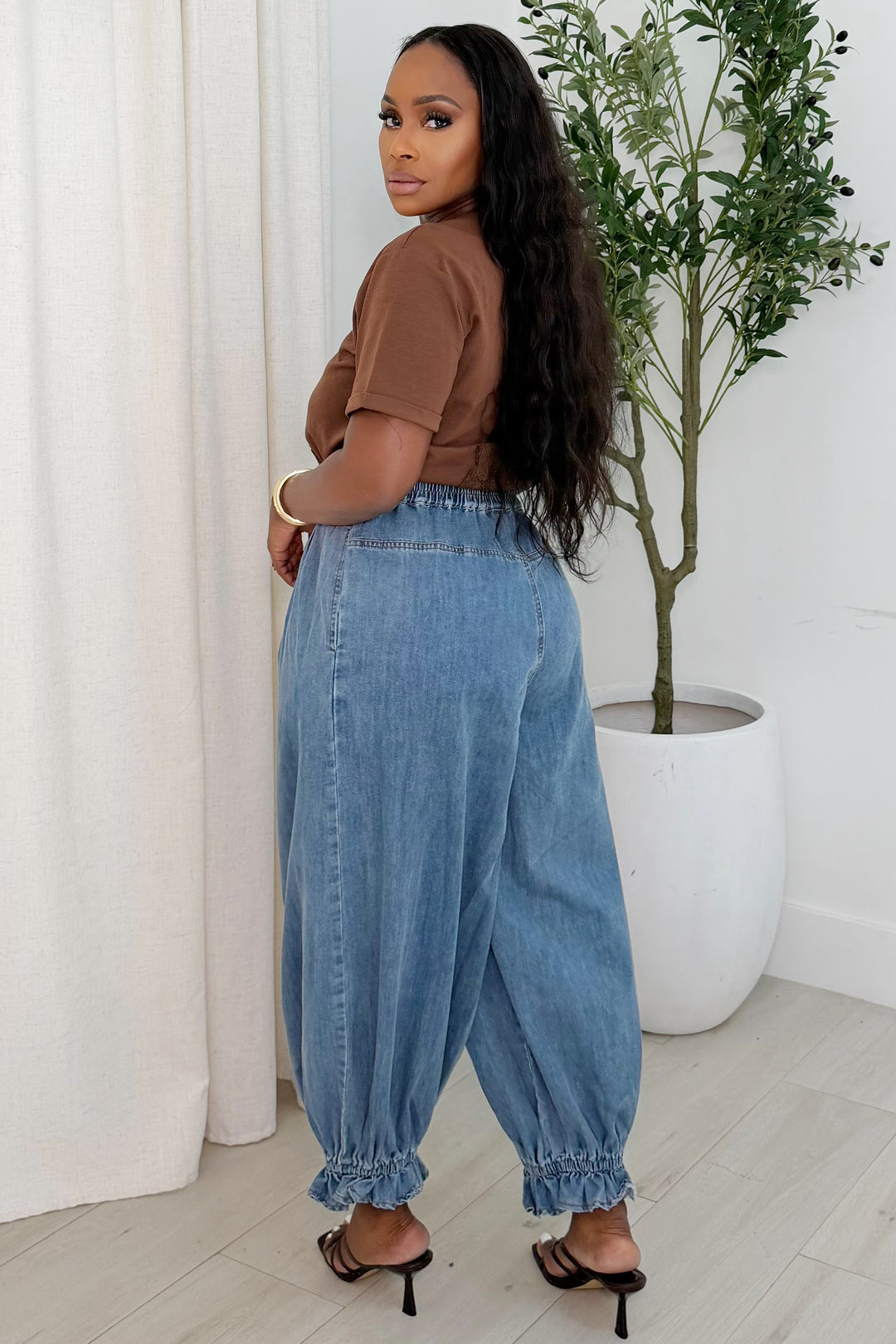 The Weekend Ease Denim Pants [Medium Wash]