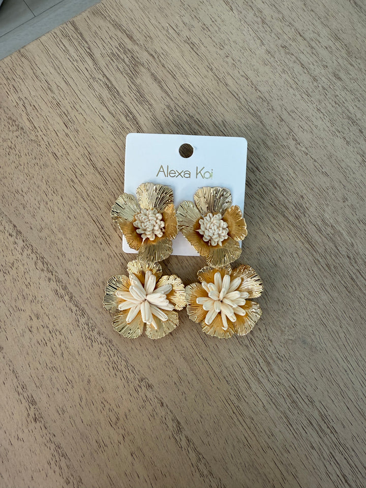 Flower drop gold earring