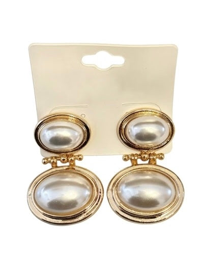 Vintage Pearl Earrings.