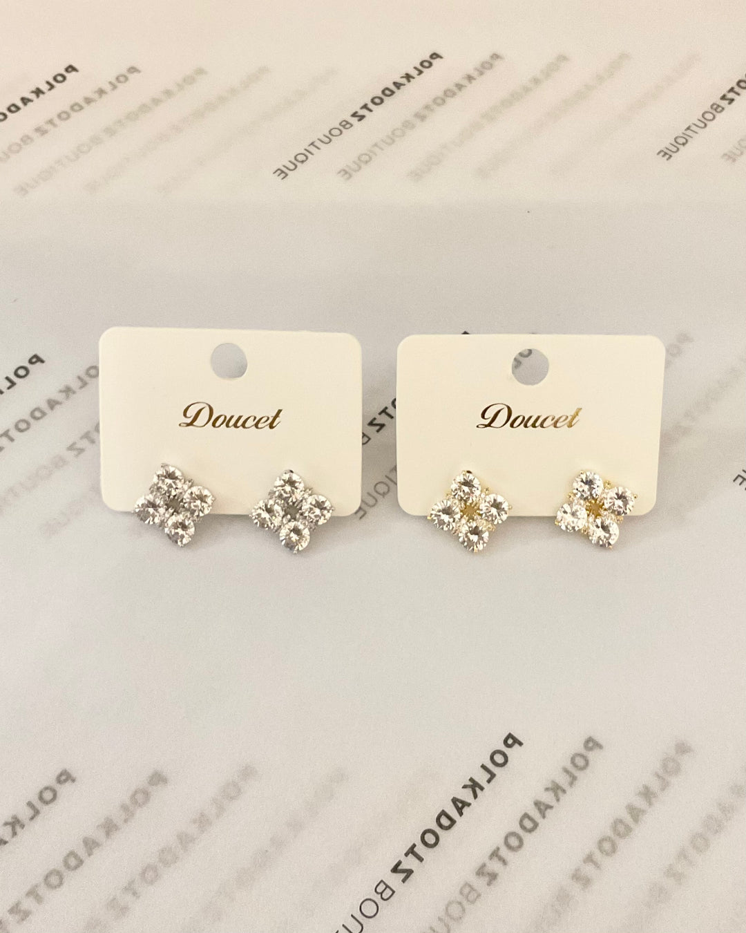 Flower rhinestone stud earrings