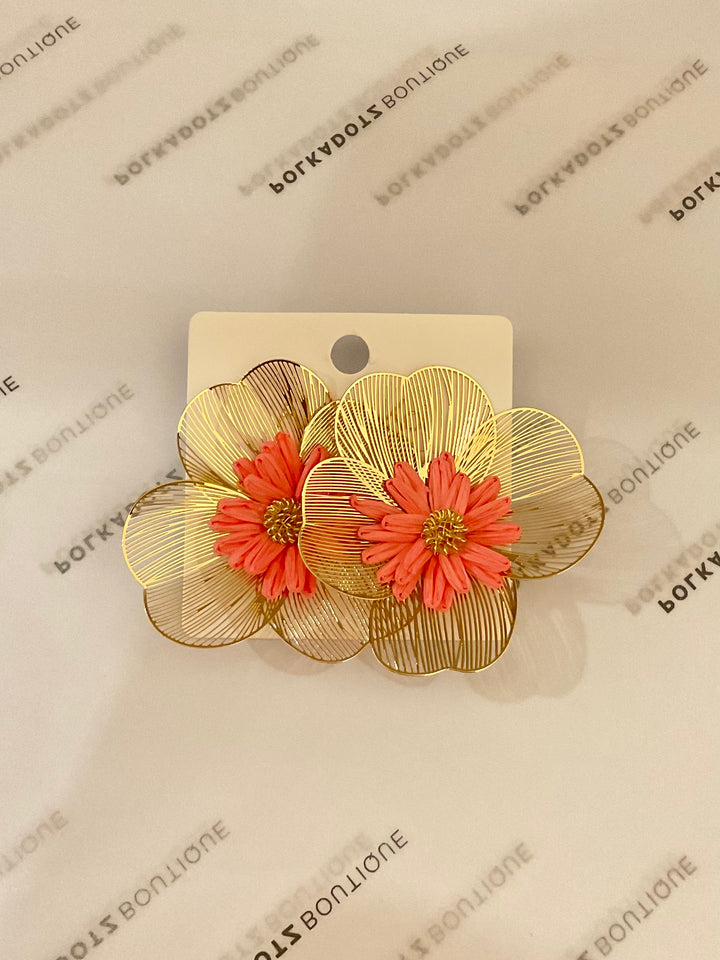 Gold filigree daisy studs