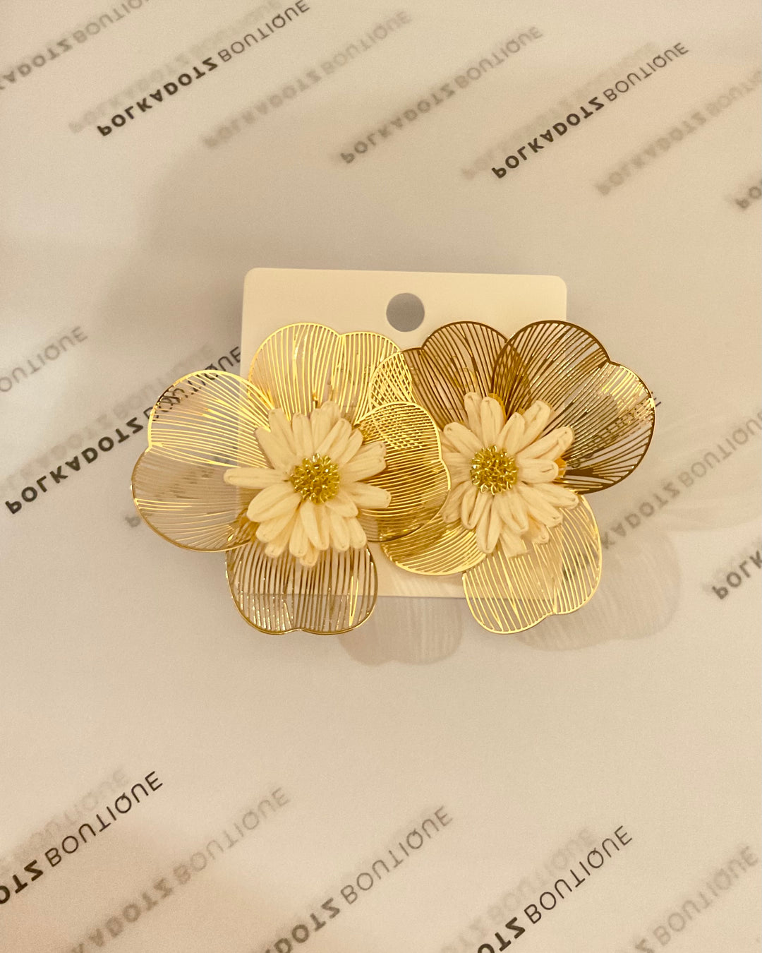 Gold filigree daisy studs