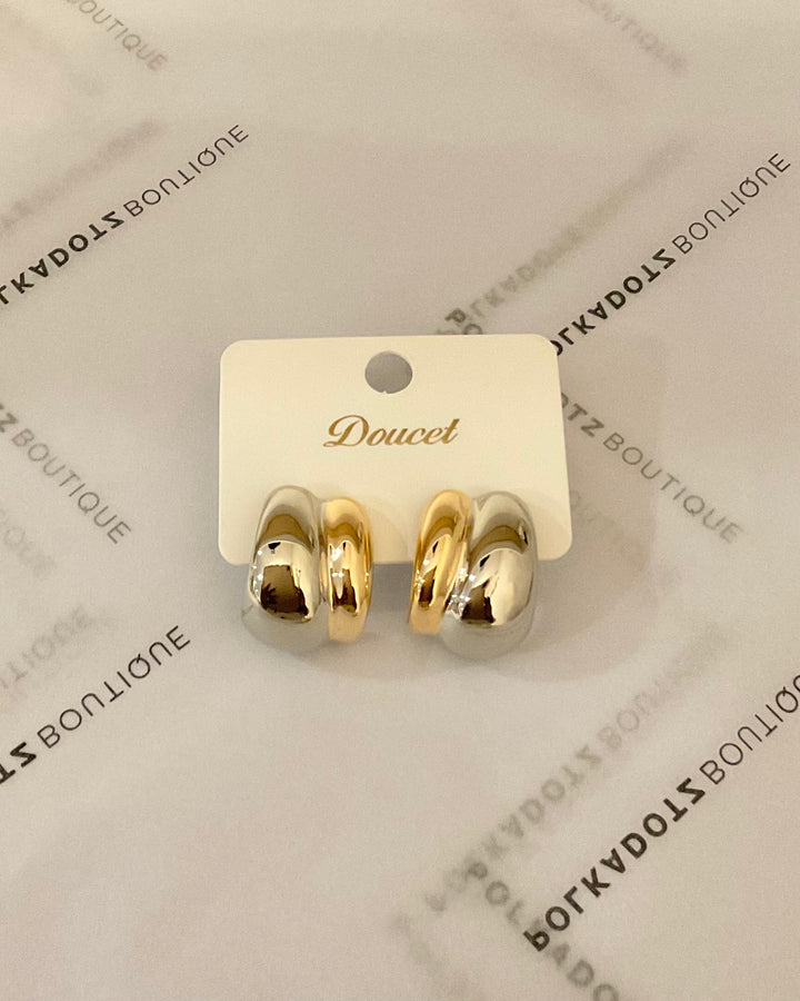 The Ridge Huggie earrings