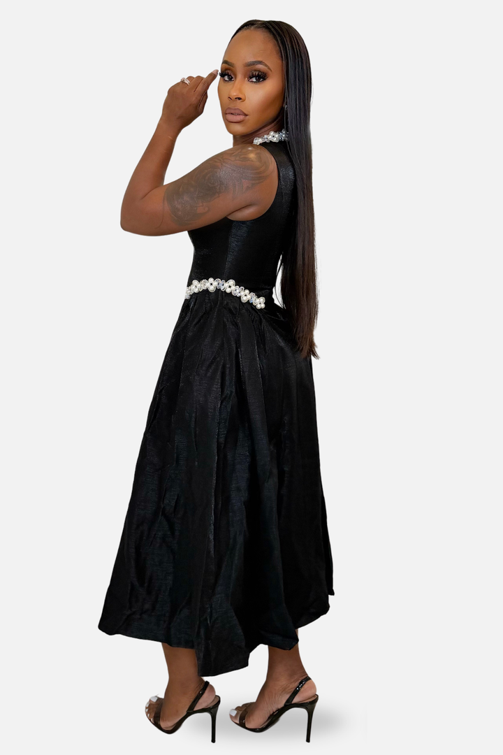 Pearl Elegance Midi Dress [Black]