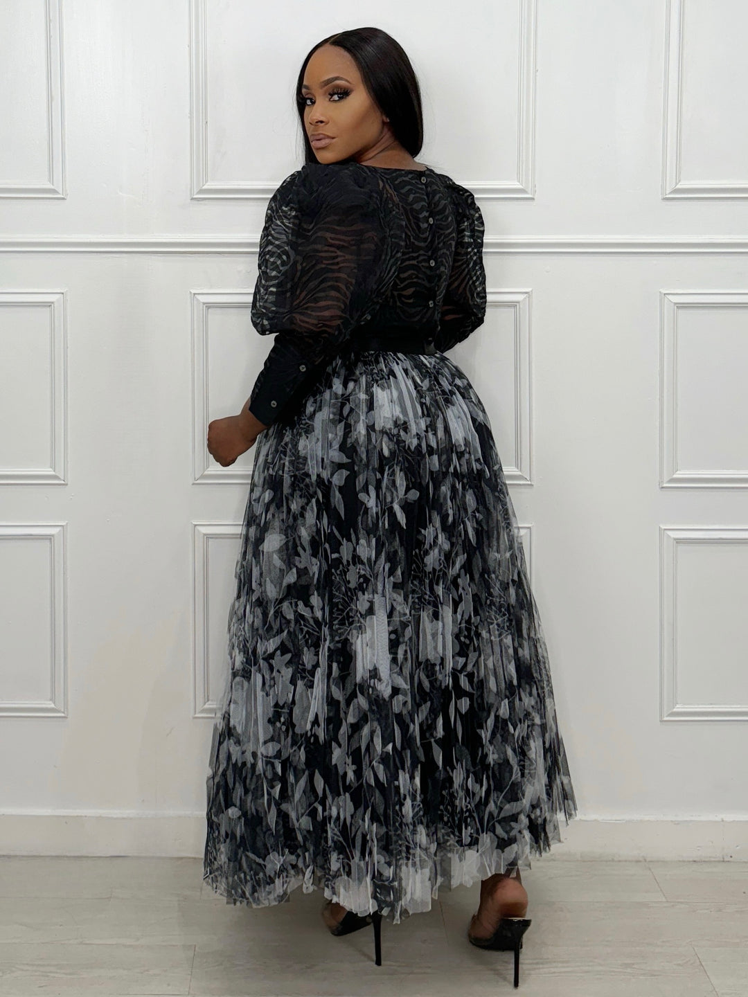 Dress In Class Layered Tulle Midi Skirt (Black/Gray)